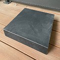 Basalt/Graniet G684 50x50x8cm Donker Gezoet parasolvoet OP=OP