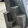 Zuil Spotted Bluestone rondom gezoet + gat 75x20x20 cm.