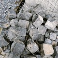 Gebruikte Kinderkop Gres Basalt (antraciet) 9x10cm 190kg/m2 OP=OP ~
