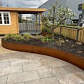 Corten borderpaneel flex 220x28 cm. incl. 3 U profielen, 3 spankettingen en 6 grondpennen ~
