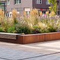 CorTen keerwand met brede bovenrand 40 cm. buitenhoek 100 cm. (3 mm.) ~