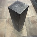 Zuil Spotted Bluestone rondom gezoet + gat 75x20x20 cm.