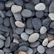 Beach Pebbles zwart 16-25 mm. zak á 20 kg. ~