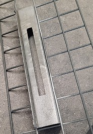 Poortvanger t.b.v. dubbele poort 40 vermaakt naar poortvanger voor in steenkorf (40cm) (is voor één poort, niet dubbel)  OP=OP ~