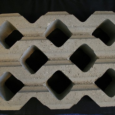 Grasbetontegel 60x40x12 cm. (4,17 stuks/m²) ribbel ~