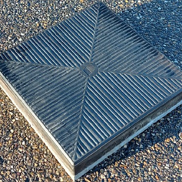 Rubbertegel zwart 30x30x6 cm. ~