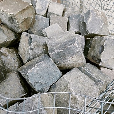 Gebruikte Kinderkop Gres Basalt (antraciet) 9x10cm 190kg/m2 OP=OP ~