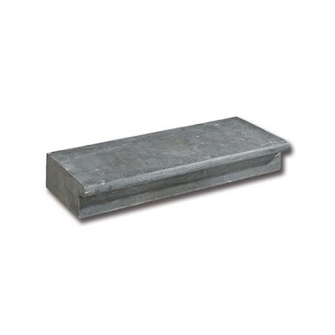 Spotted Bluestone traptrede gezoet met neus hoekstuk inw. 50/35x15 cm. ~