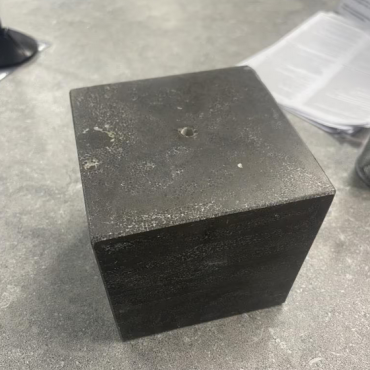 Zuil Spotted Bluestone rondom gezoet + gat 15x15x15 cm.