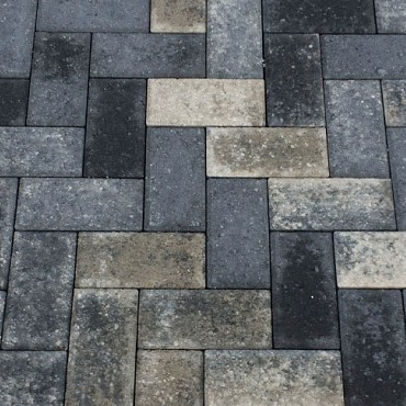 Betonklinker HK grijs-zwart 21x10,5x8 cm. ~