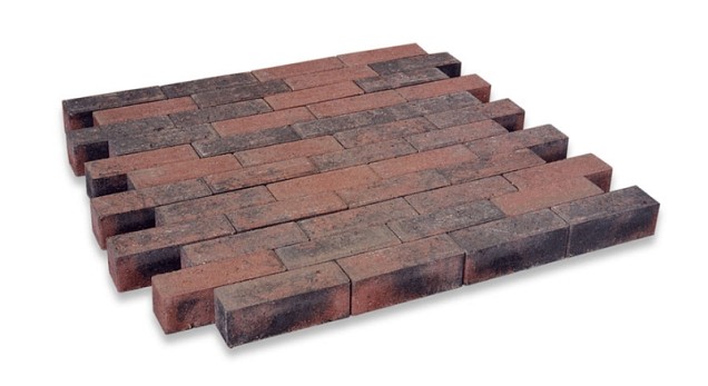 Dikformaat met facet rood-zwart 21x7x7 cm. ~