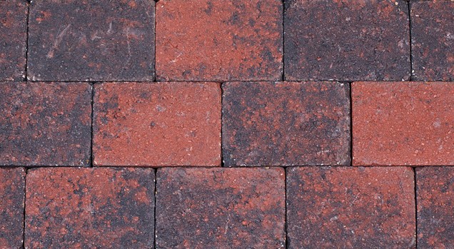 Kobbelstones getrommeld rood-zwart 21x14x7 cm. ~