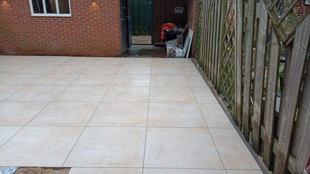 Restpartij Ceramica Unika Sand 90x90x2 cm. keramische tegel eenmalige aktie (b-keus) OP=OP ~