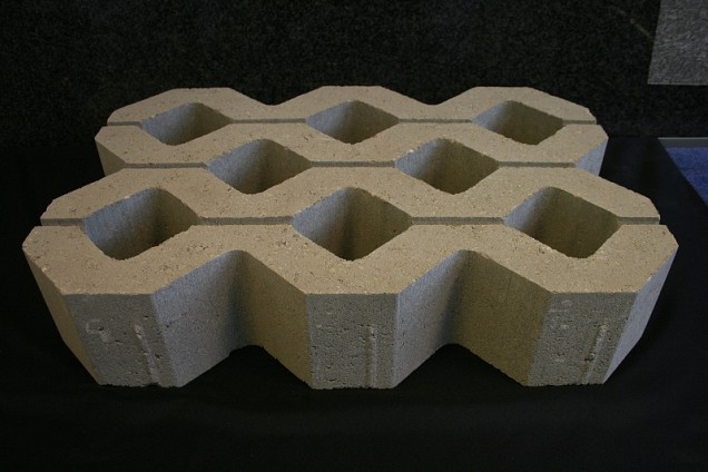 Grasbetontegel 60x40x12 cm. (4,17 stuks/m²) vlak ~