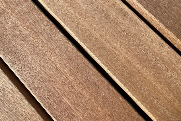 Bankirai 19x90 mm. L=244 cm. terrasplank fijn-glad P120 Premium ~