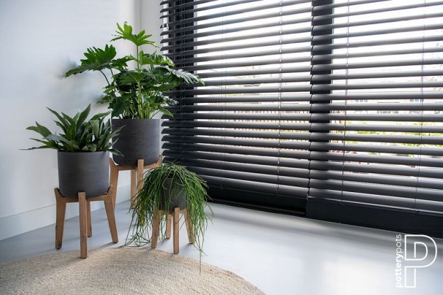 Pottery Pots plantenbak Charlie M (Feet High) Black Washed ø23.5x38 cm ~