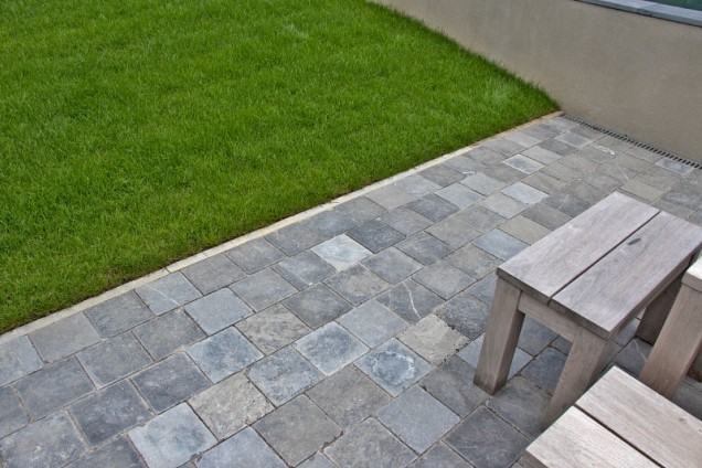 PL Vietn.hardst. oppervl gezaagd+kanten verouderd 20x20x5 cm. ~