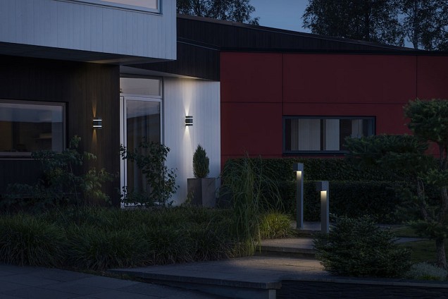 Cremona PowerLED 230V wandarmatuur flush 8.5x19.5cm double frost strip twin, 2x 3W warmwit, 0-90° traploos instelbare stralingshoeken ~