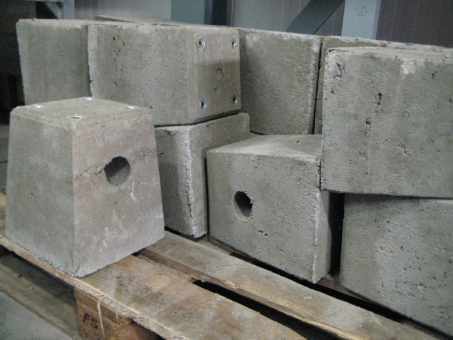 Betonpoer 4x M12 draadhuls incl. bout 25x25x30 cm. ~