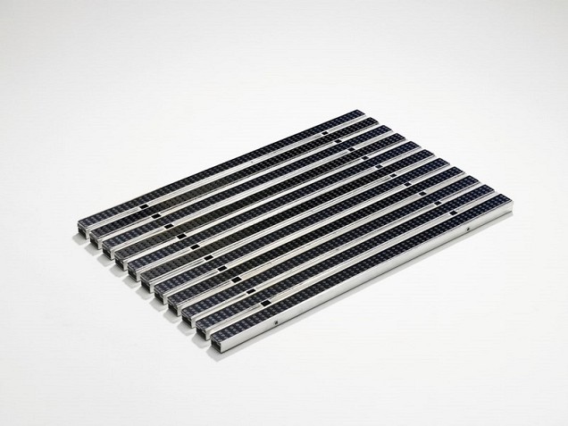 ACO schoonloper alu met zwarte rubber stroken 60x60x2 cm. ~