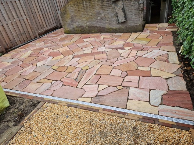 Brazil Rosso flagstones 2,5-4 cm. ~