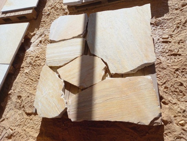 Brazil Yellow flagstones 2,5-4 cm. ~