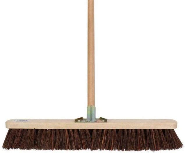 Straatbezem natuurvezel 60cm met steel ~