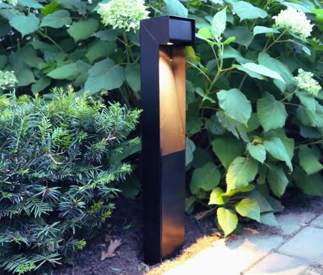 Tuinpaal Pro+ padverlichting met Niko New Hydro stopcontact, zwart