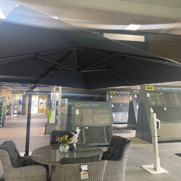 Duraflex zweefparasol dubbele knikfunctie. exclusief (kruis)voet. Swiss Fabrics doek Charcoal (300x300 cm) ~