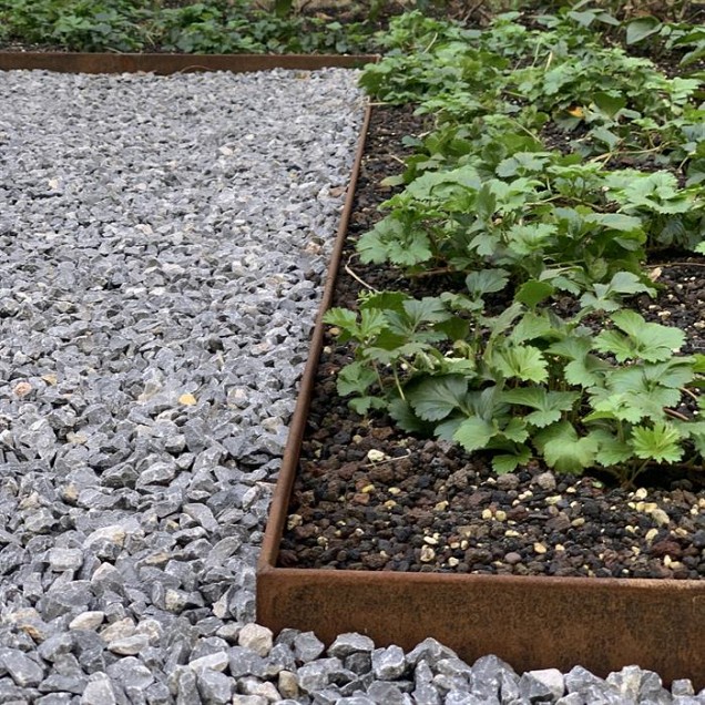 CorTen kantopsluiting met geplette rand 30/30x15 cm. (3 mm.) binnenhoek ~