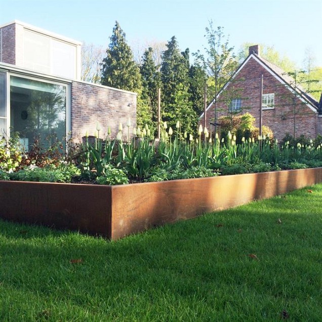CorTen kantopsluiting met gezette rand 30/30x10 cm. (2 mm.) buitenhoek ~