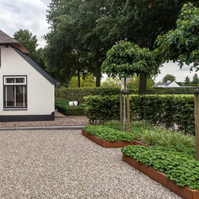 CorTen kantopsluiting met gezette rand 30/30x10 cm. (2 mm.) buitenhoek ~