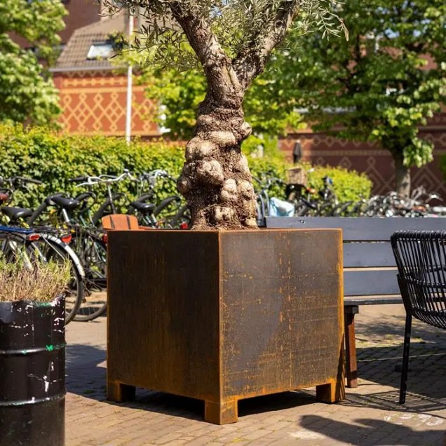 CorTen bloembak met pootjes (LxBxH) 140x140x80 cm. (2 mm.) ~