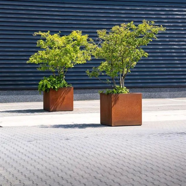 CorTen bloembak met wielen (LxBxH) 120x120x60 cm. (2 mm.) ~