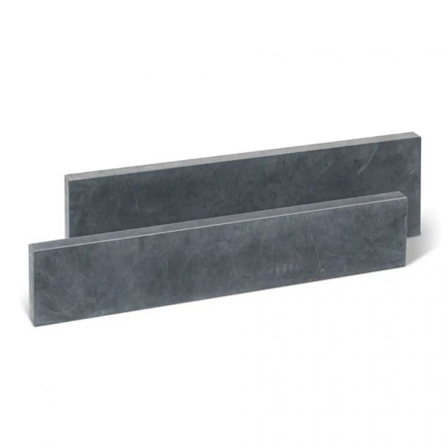 Vietnamese hardsteen vijverrand donkergeschuurd met facet 100x15x3 cm. ~