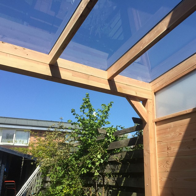 Pext Veranda Douglas - 4160x3500 muuraanbouw - staanders 14x14 cm - wit - gelaagd glas ~