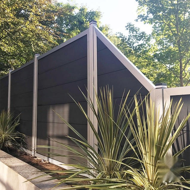 Wpc-Antraciet Fsc Tuinscherm Forte Recht 40X1800X1800 mm met aluminium kader (alu kleur)~