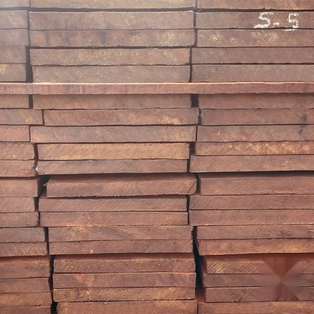 Angelim Vermelho FSC gezaagd 20x200mm - lengte: 450 cm ~