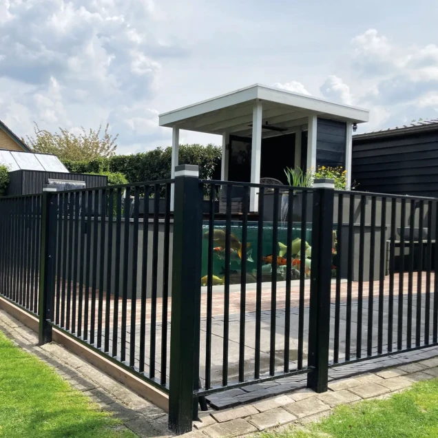 Aluminium tuinpoort "Industrieel" 30x1000x850mm incl. beslag [zwart gepoedercoat] ~