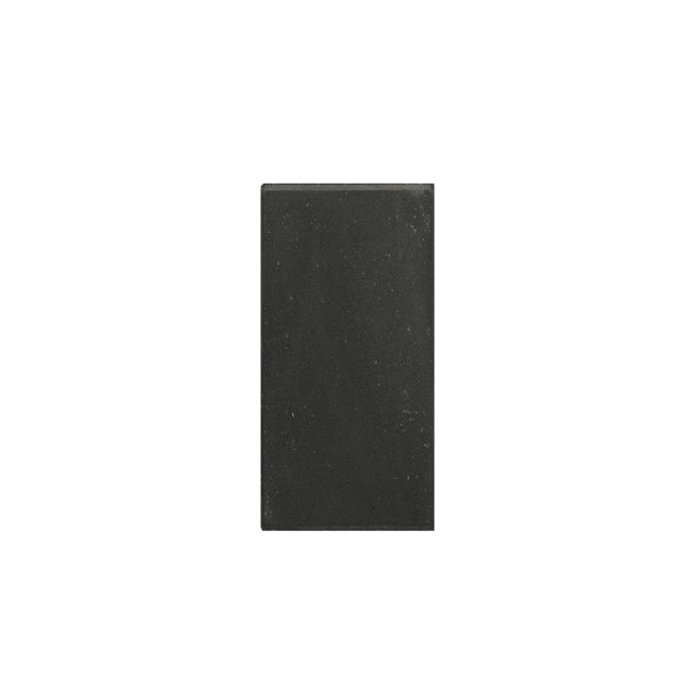 Tegel 30x15x4,5 cm. zwart met pallet (plat) ~