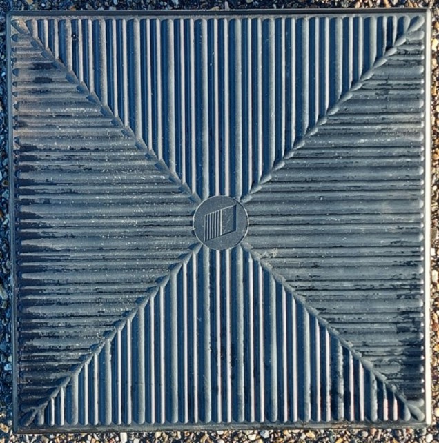 Rubbertegel zwart 30x30x6 cm. ~