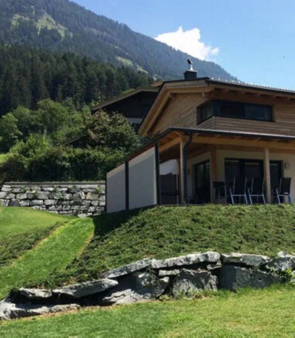 Inova terrasscherm 100-185 cm hoog. Uitrollengte 0-100 cm. Doek: Tibelly, kleur xxxxx. Kleur cassette: xxxxx ~