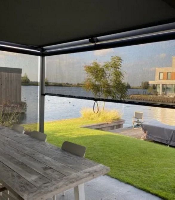 Vita terrasscherm 120-200 cm breed. Uitrollengte 0-200 cm. Doek: Soltis 86, kleur xxxxx. Kleur cassette: xxxxx ~