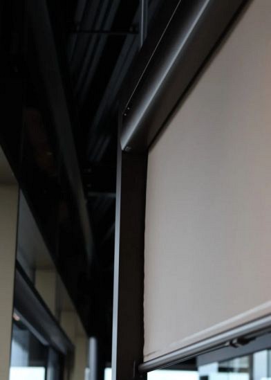 Vita terrasscherm 120-200 cm breed. Uitrollengte 0-200 cm. Doek: Tibelly, kleur xxxxx. Kleur cassette: xxxxx ~