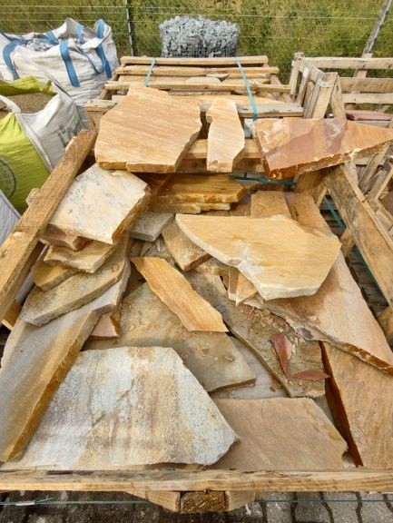 Brazil Yellow flagstones 2,5-4 cm. ~