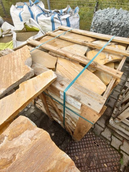 Brazil Yellow flagstones 2,5-4 cm. ~