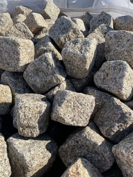 Gebr. Nat.gran Beige ca. 8x10 (5,5M2/ton =95st/M2) OP=OP ~