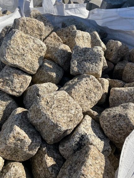 Gebr. Nat.gran Beige ca. 8x10 (5,5M2/ton =95st/M2) OP=OP ~