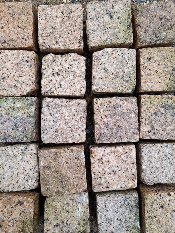 Geel Graniet gezaagde ca.10x10x7 (M2) OP=OP