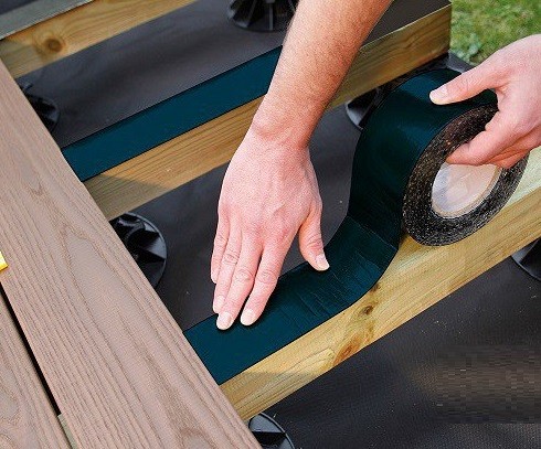 Cobra Bitudeck afdekband 7,5 cm. x 10 m¹ voor houten balk ~
